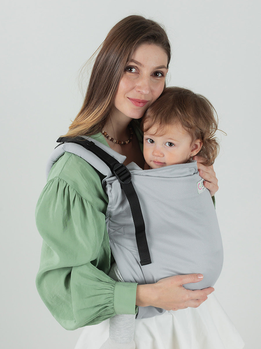 Isara Preschooler - Pearl Grey baby carrier in use by a mother with child, showcasing comfort and adjustability | Babymaxi