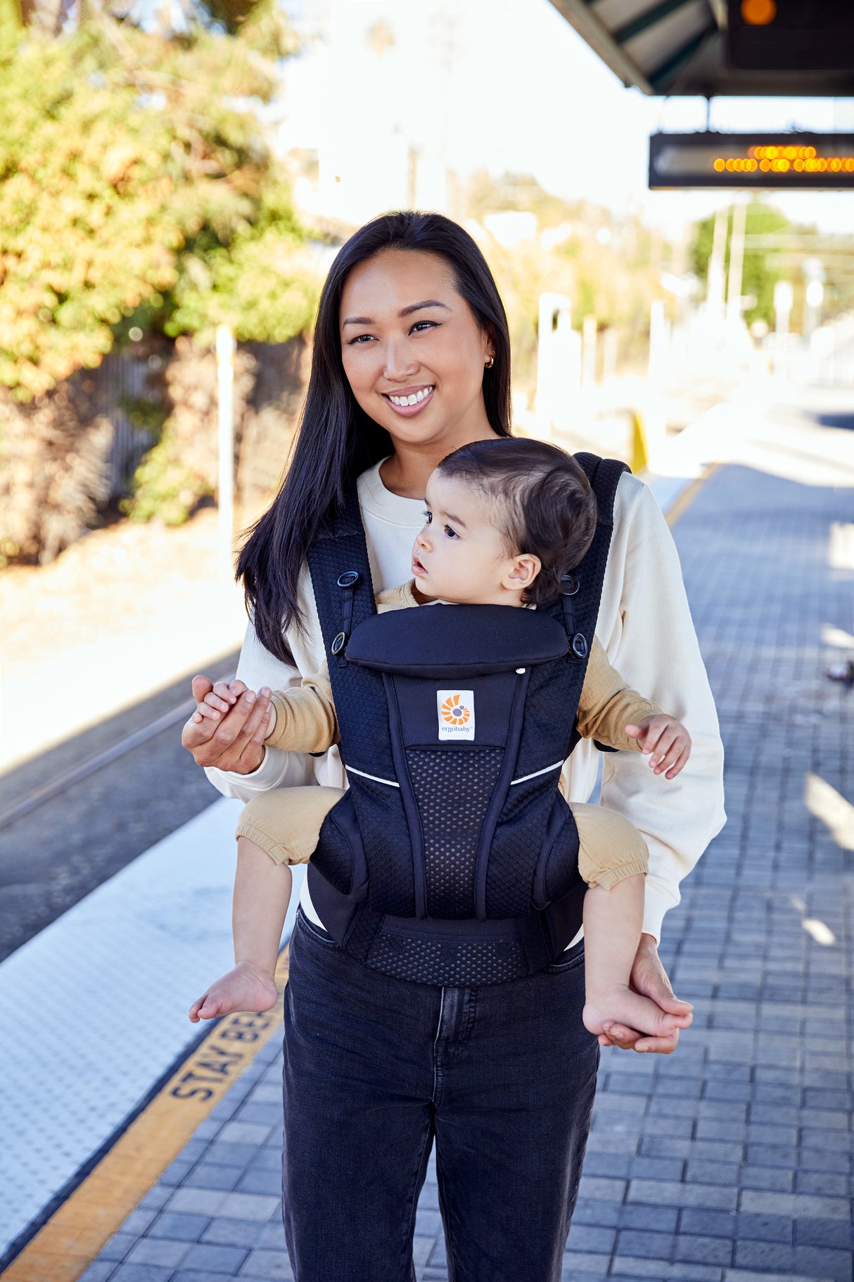 Shop Ergobaby Ergobaby Omni Breeze - Midnight Blue at Babymaxi