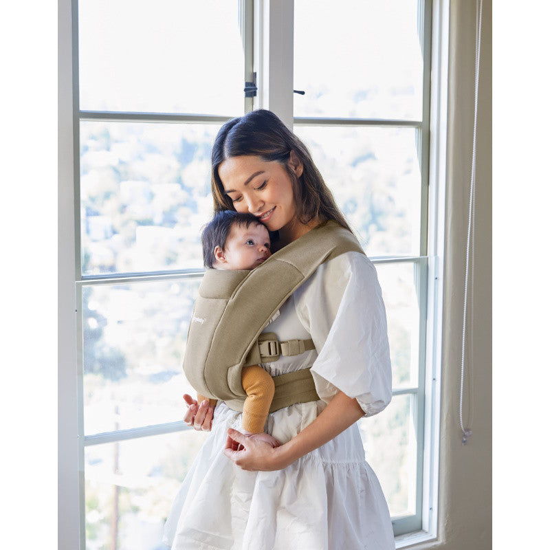 Ergobaby Embrace Soft Olive babycarrier