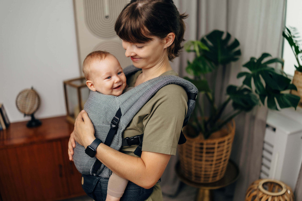 LennyLamb LennyLight - Little Herringbone Ombre Grey baby carrier with newborn, featuring a cozy front carry option | Babymaxi
