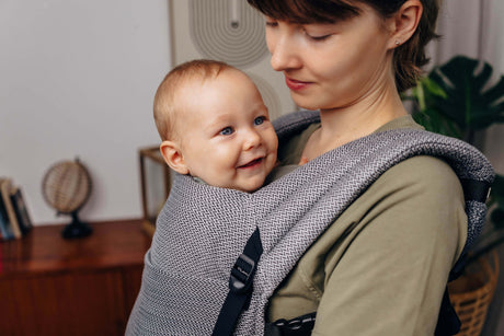 LennyLamb LennyLight - Little Herringbone Ombre Grey in use with a smiling baby, showcasing front carrying option | Babymaxi
