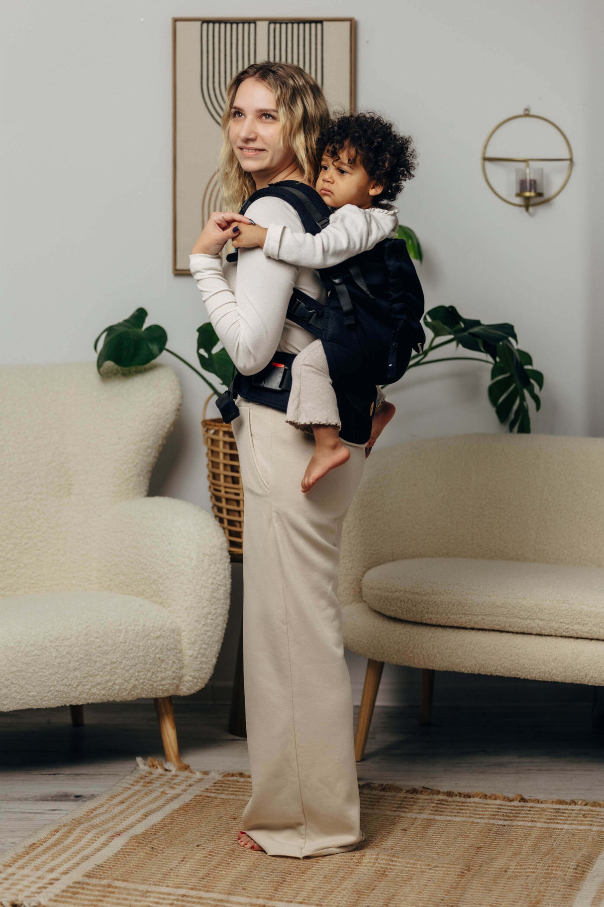 LennyLamb LennyPreschool (up to 30kg) - Little Herringbone Ebony Black carrier in use, perfect for toddlers 1-5 years | Babymaxi