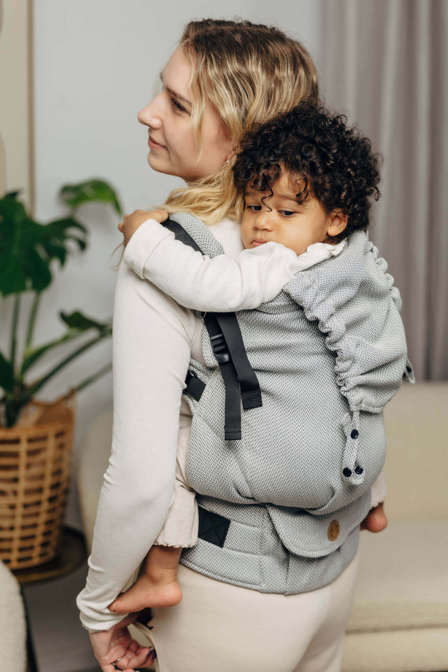 LennyLamb LennyPreschool (up to 30kg) - Little Herringbone Grey ergonomic toddler carrier with child | Babymaxi