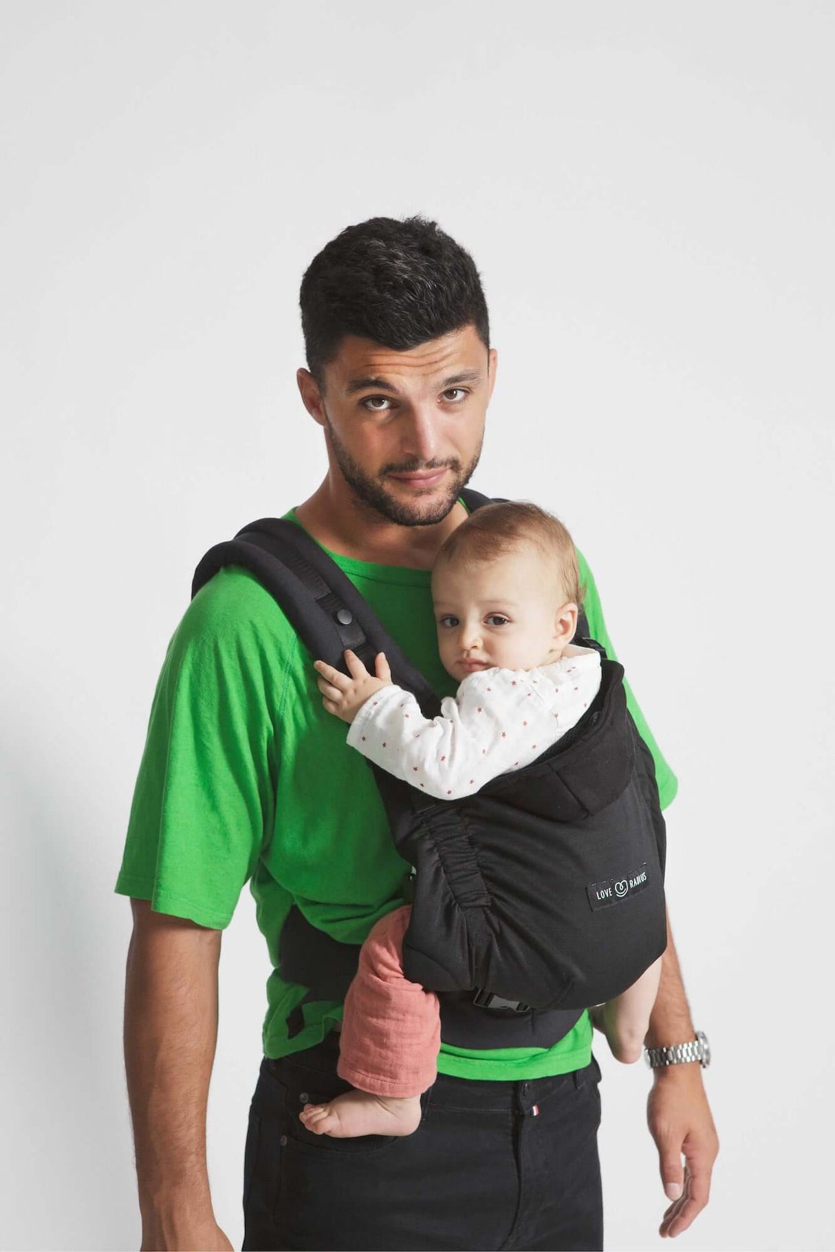 Love Radius HoodieCarrier 2 - Black Forest worn by a father with his baby, showcasing comfort and style | Babymaxi