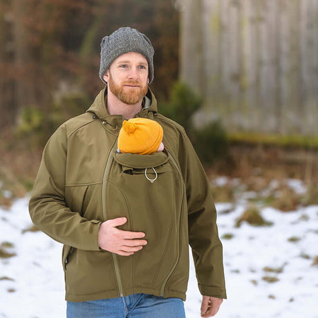 Mamalila Softshell Allrounder Babywearing Jacket for men - Khaki, stylish dad carrying baby, perfect for outdoor adventures | Babymaxi