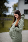Mamalila Softshell Babytragejacke, Allrounder Fit - Agave
