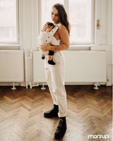 Mother using Marsupi Classic - Natur baby carrier with her child, showcasing ergonomic and stylish design | Babymaxi