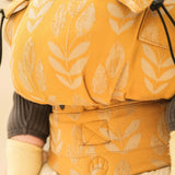 Neko Switch Baby Size - Alinda ergonomic carrier featuring a stylish yellow leaf design for comfortable baby wearing | Babymaxi