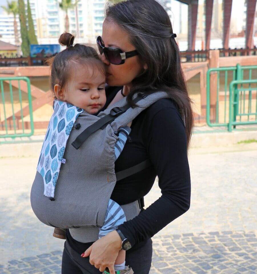 Neko Switch Toddler Carrier - Bold with a child in ergonomic carry position, perfect for toddlers from size 86/92 to 6 years | Babymaxi