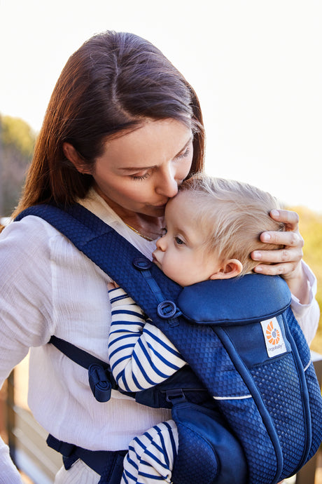Shop Ergobaby Ergobaby Omni Breeze - Midnight Blue at Babymaxi