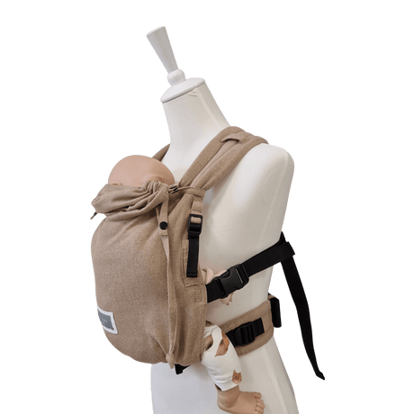 Stochenwiege Valeno Baby Carrier - Sand on mannequin, showcasing ergonomic design and ergonomics for parents | Babymaxi
