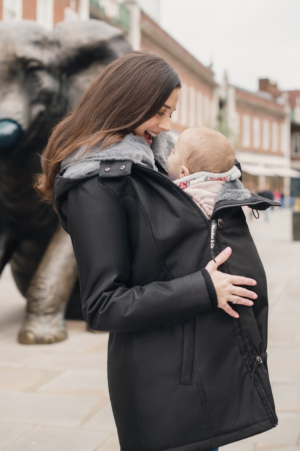 Wombat London Wallaby Tragejacke – Black & Anthrazit
