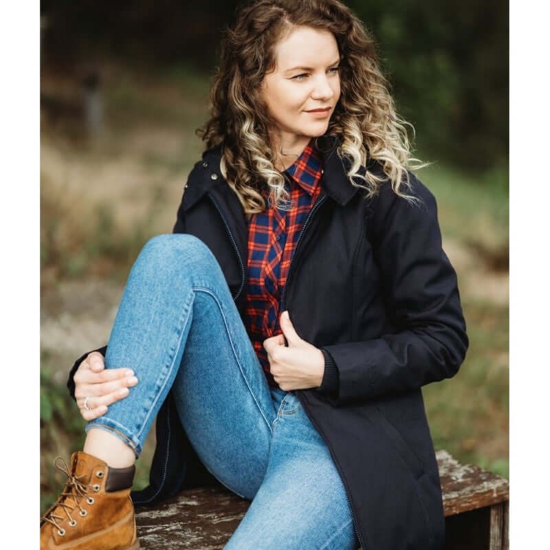 Wombat & Co. London - Wallaby Maternity & Babywearing Coat - Navy, stylish woman wearing coat with jeans | Babymaxi